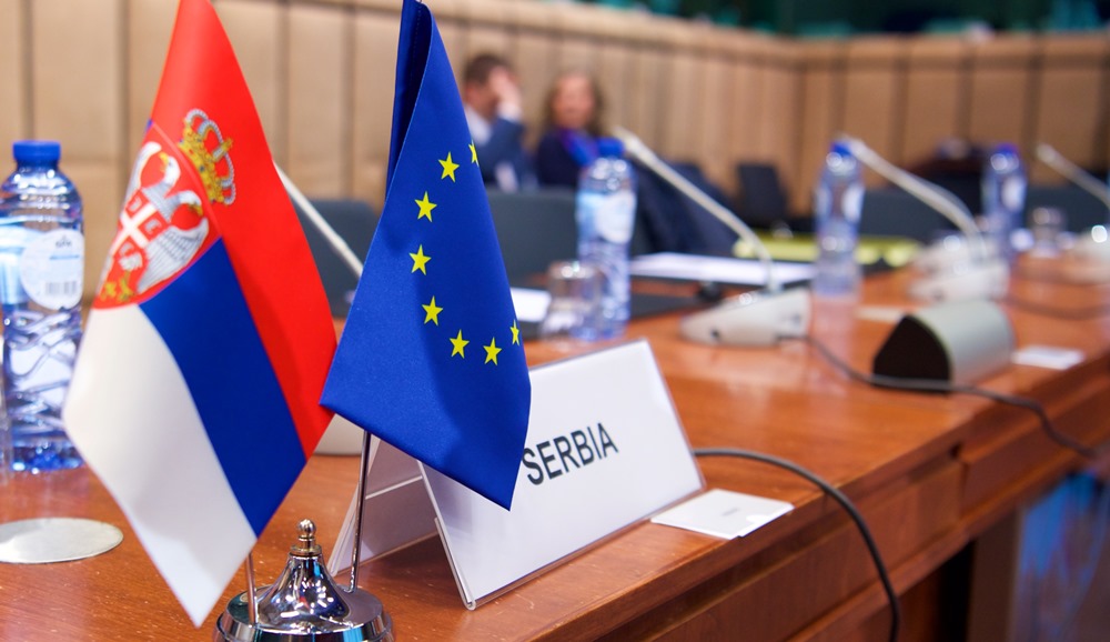BE kerkon te pezulloje liberalizimin e vizave per Serbine